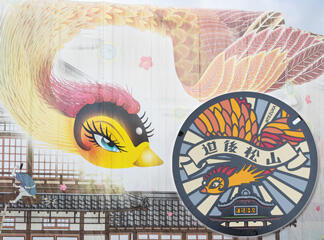 愛媛県松山市に『火の鳥』デザインのマンホール蓋設置！