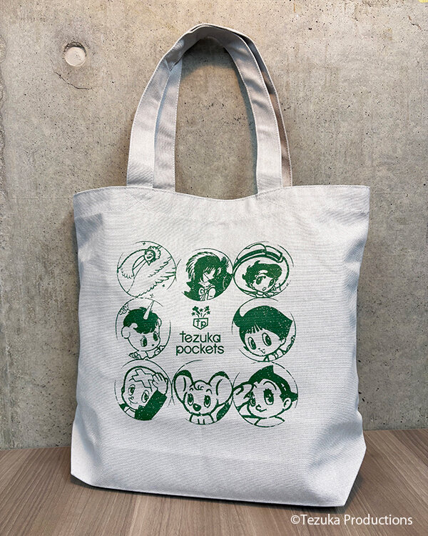 ６、（コピーライト入）宝塚北SA限定_tezukapokets_トート_表_W600_72dpi.jpg