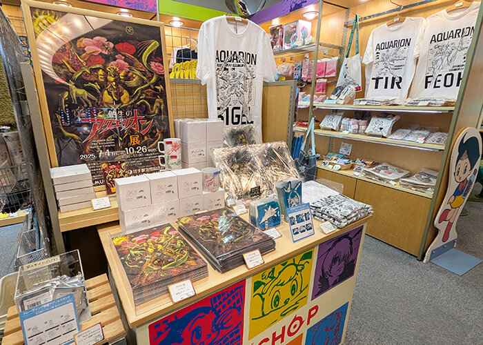 アクエリオン展_棚03.jpg