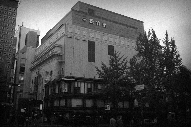大阪松竹座（現在も当時の姿で残っているが1994年に映画館から劇場へと改装された／2011年撮影）